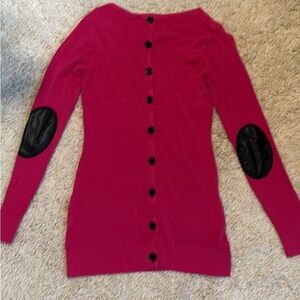Hot pink women’s sweater black leather elbow  stretchy small hip length button